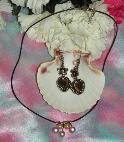 heart bronze earrings and genuine fresh pearl pendant necklace